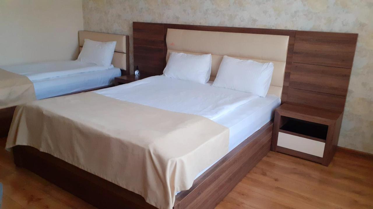 Hotel Lile Tbilisi Buitenkant foto