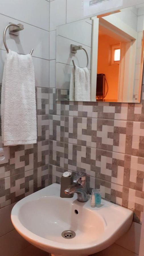 Hotel Lile Tbilisi Buitenkant foto
