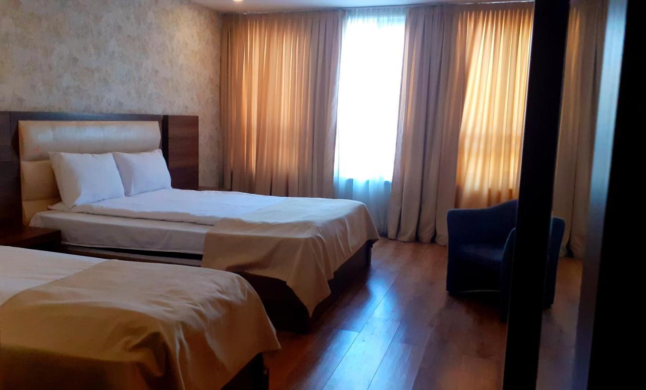 Hotel Lile Tbilisi Buitenkant foto