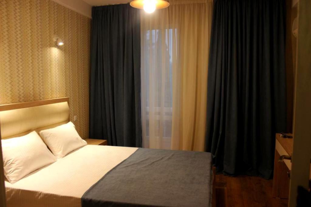 Hotel Lile Tbilisi Buitenkant foto