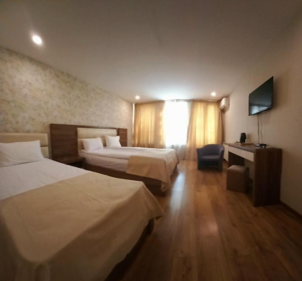 Hotel Lile Tbilisi Buitenkant foto
