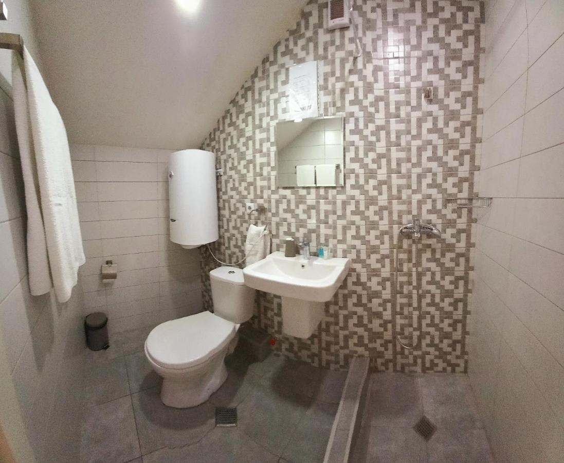 Hotel Lile Tbilisi Buitenkant foto