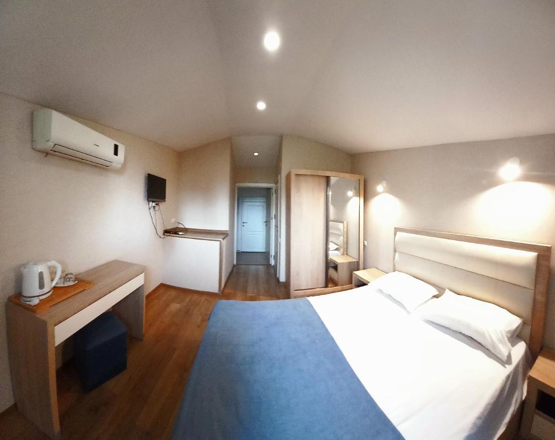 Hotel Lile Tbilisi Buitenkant foto