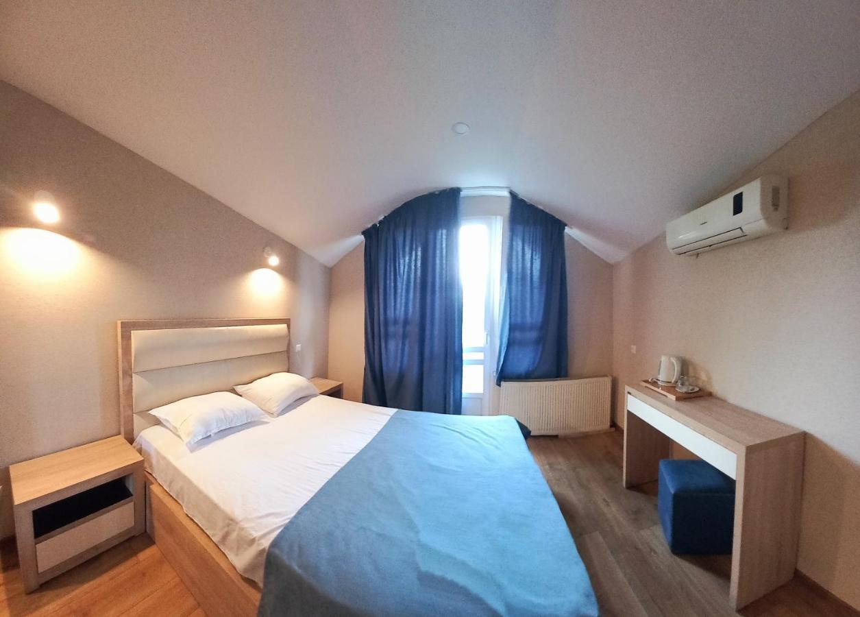 Hotel Lile Tbilisi Buitenkant foto