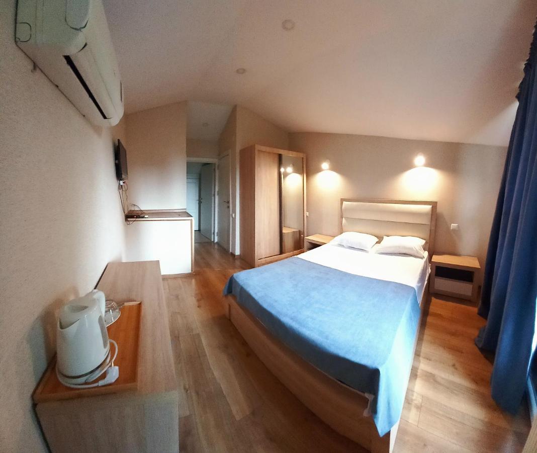Hotel Lile Tbilisi Buitenkant foto