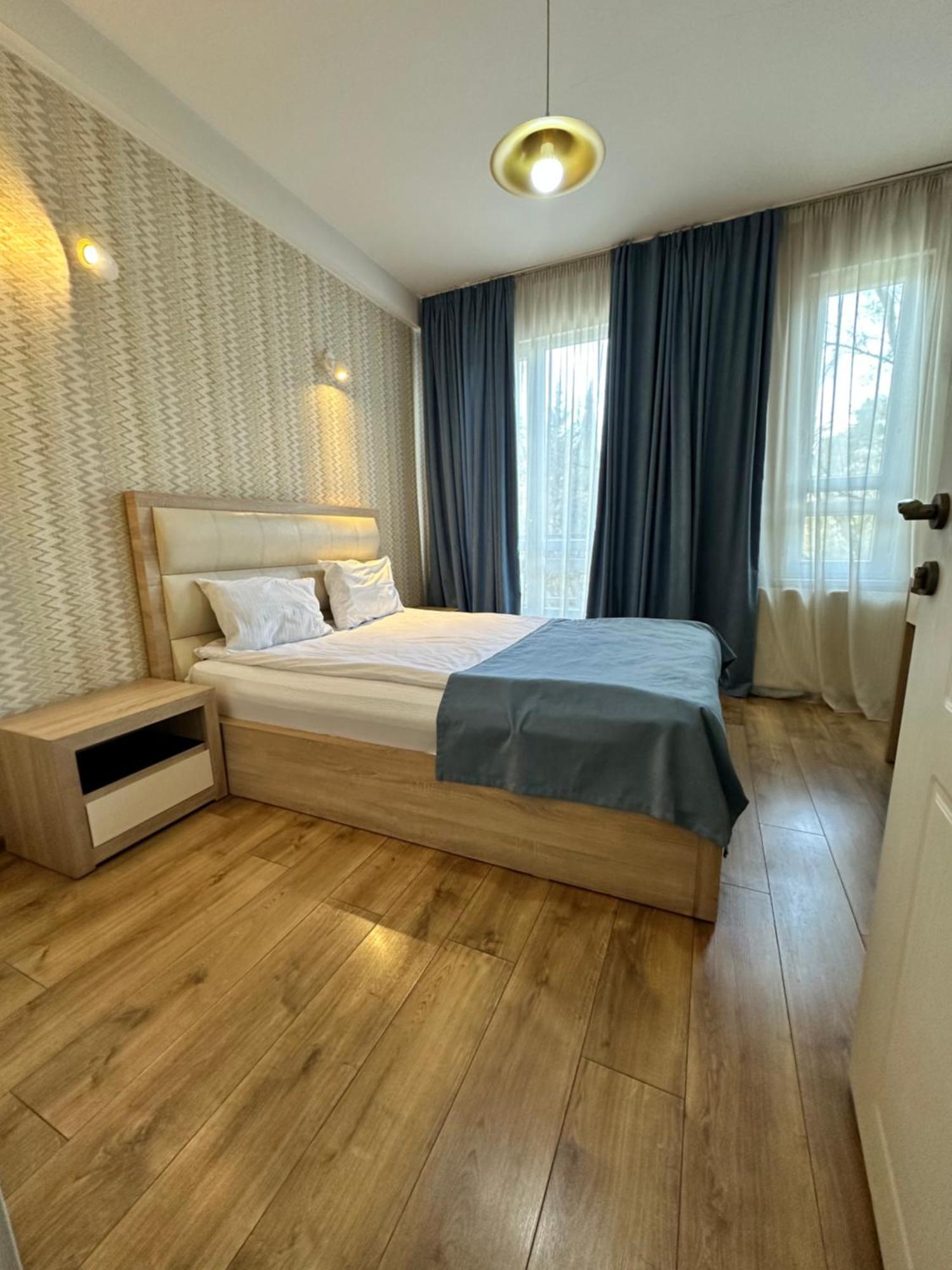 Hotel Lile Tbilisi Buitenkant foto