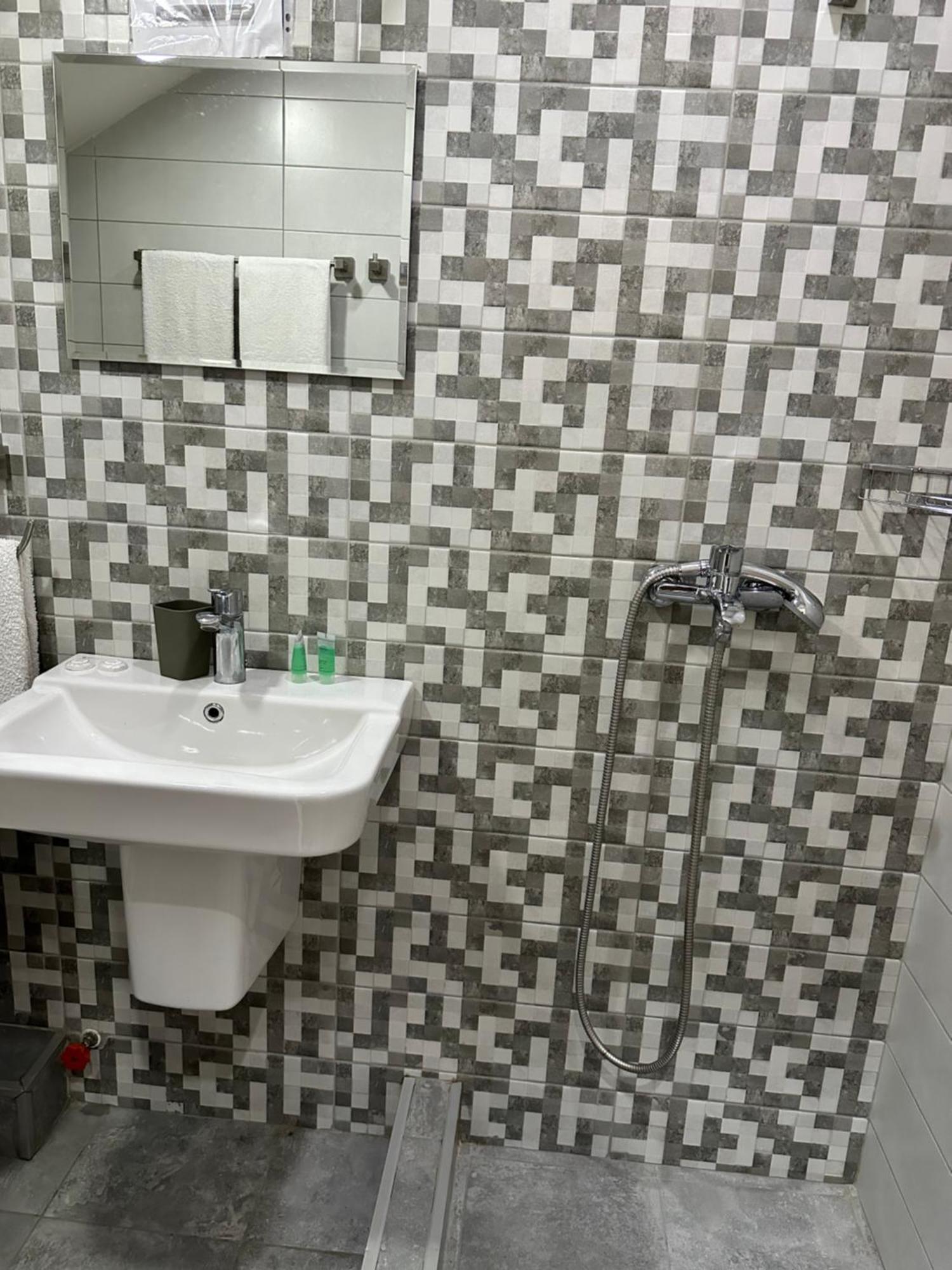 Hotel Lile Tbilisi Buitenkant foto