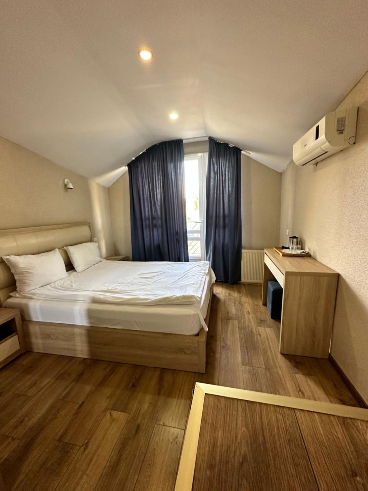 Hotel Lile Tbilisi Buitenkant foto