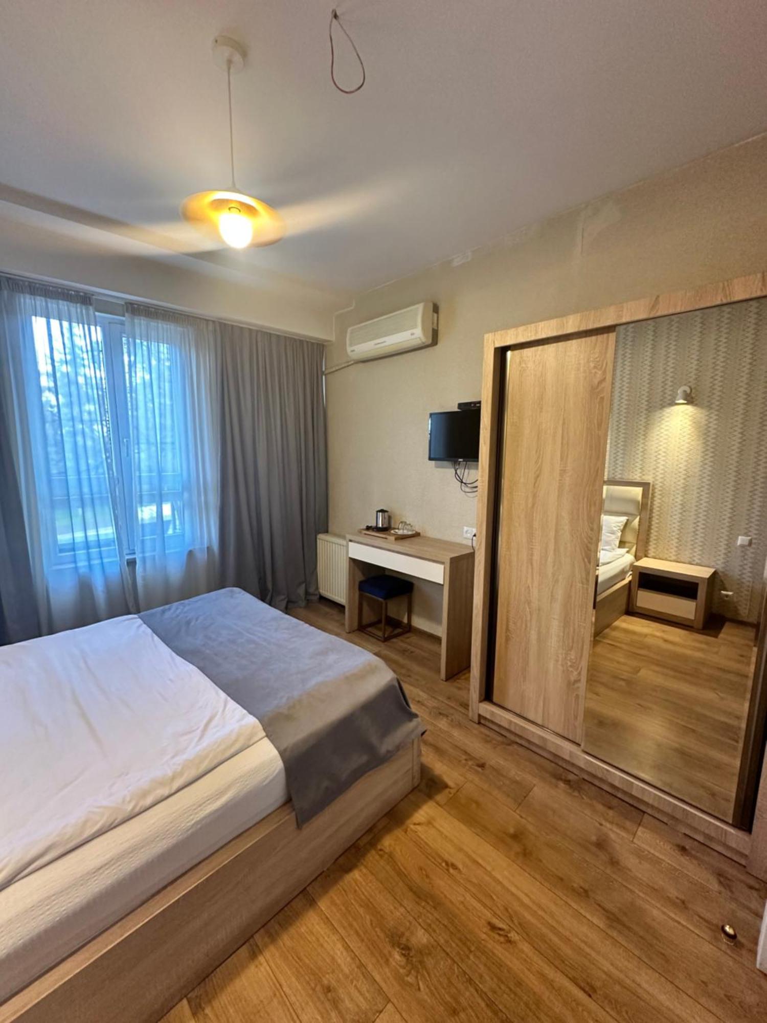 Hotel Lile Tbilisi Buitenkant foto
