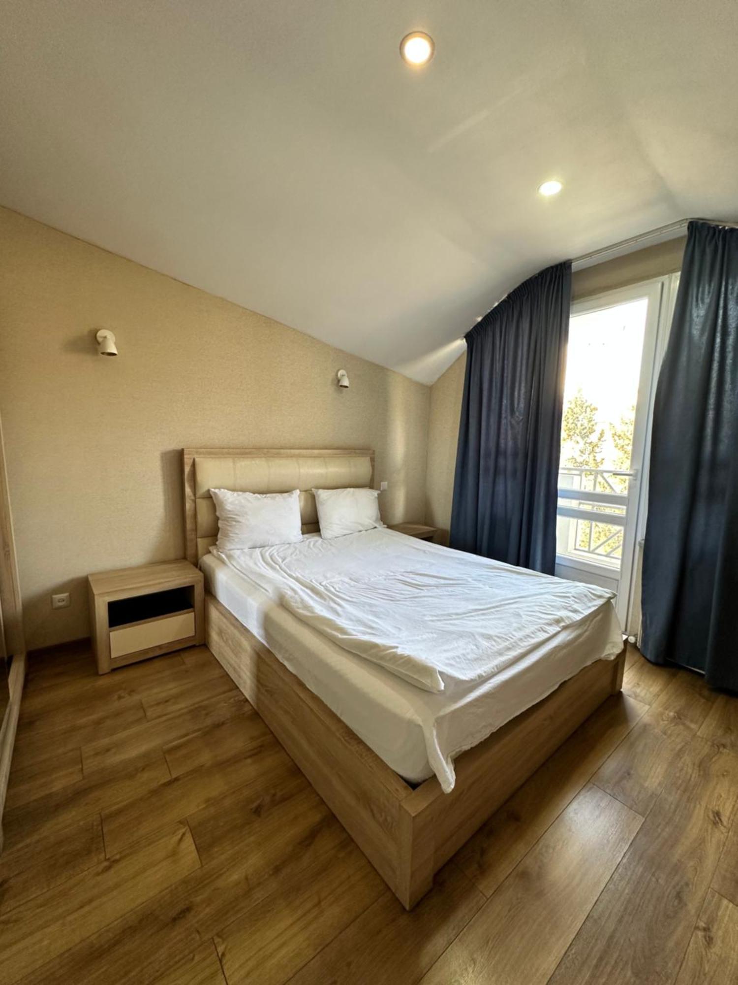 Hotel Lile Tbilisi Buitenkant foto