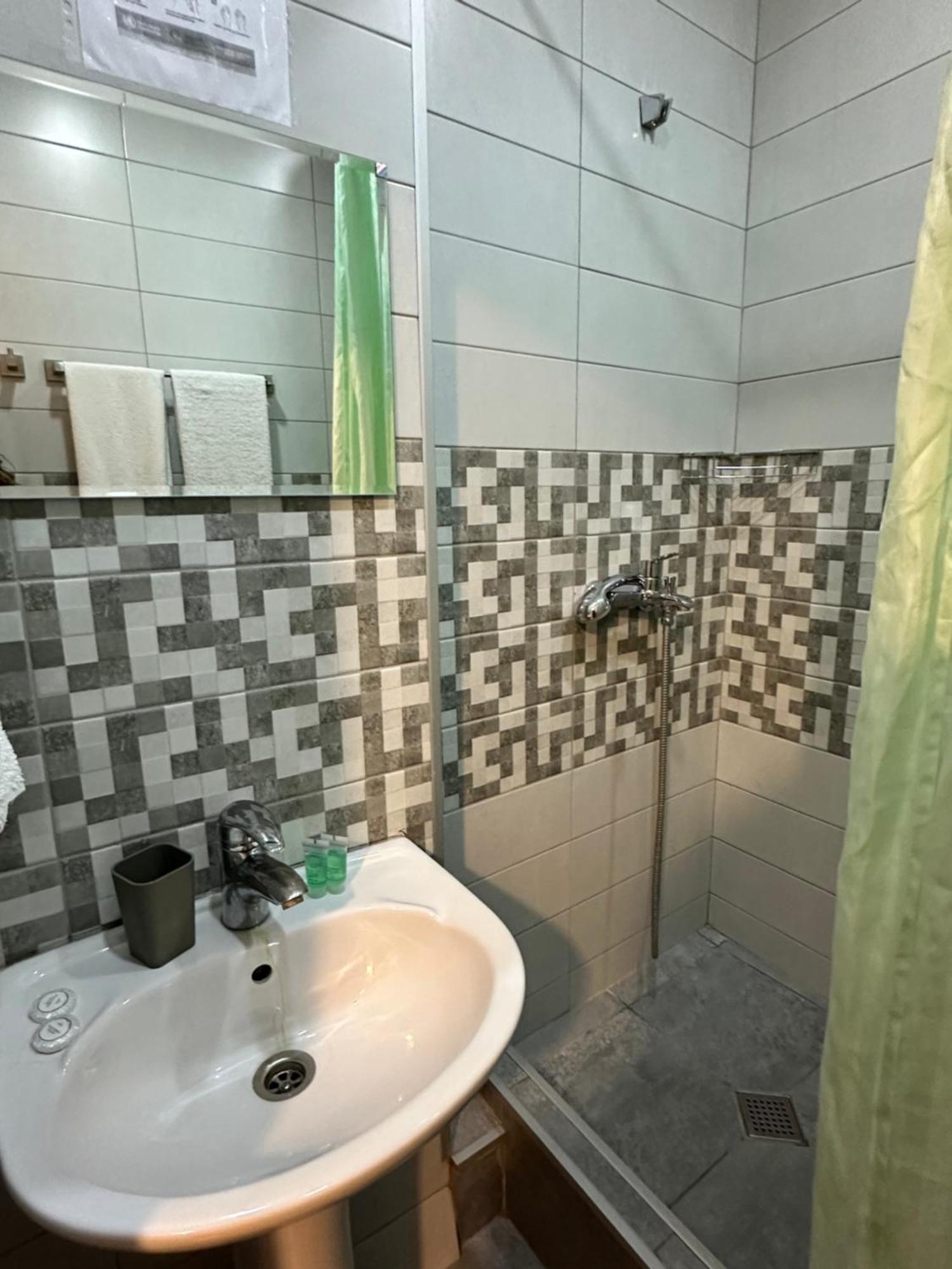 Hotel Lile Tbilisi Buitenkant foto